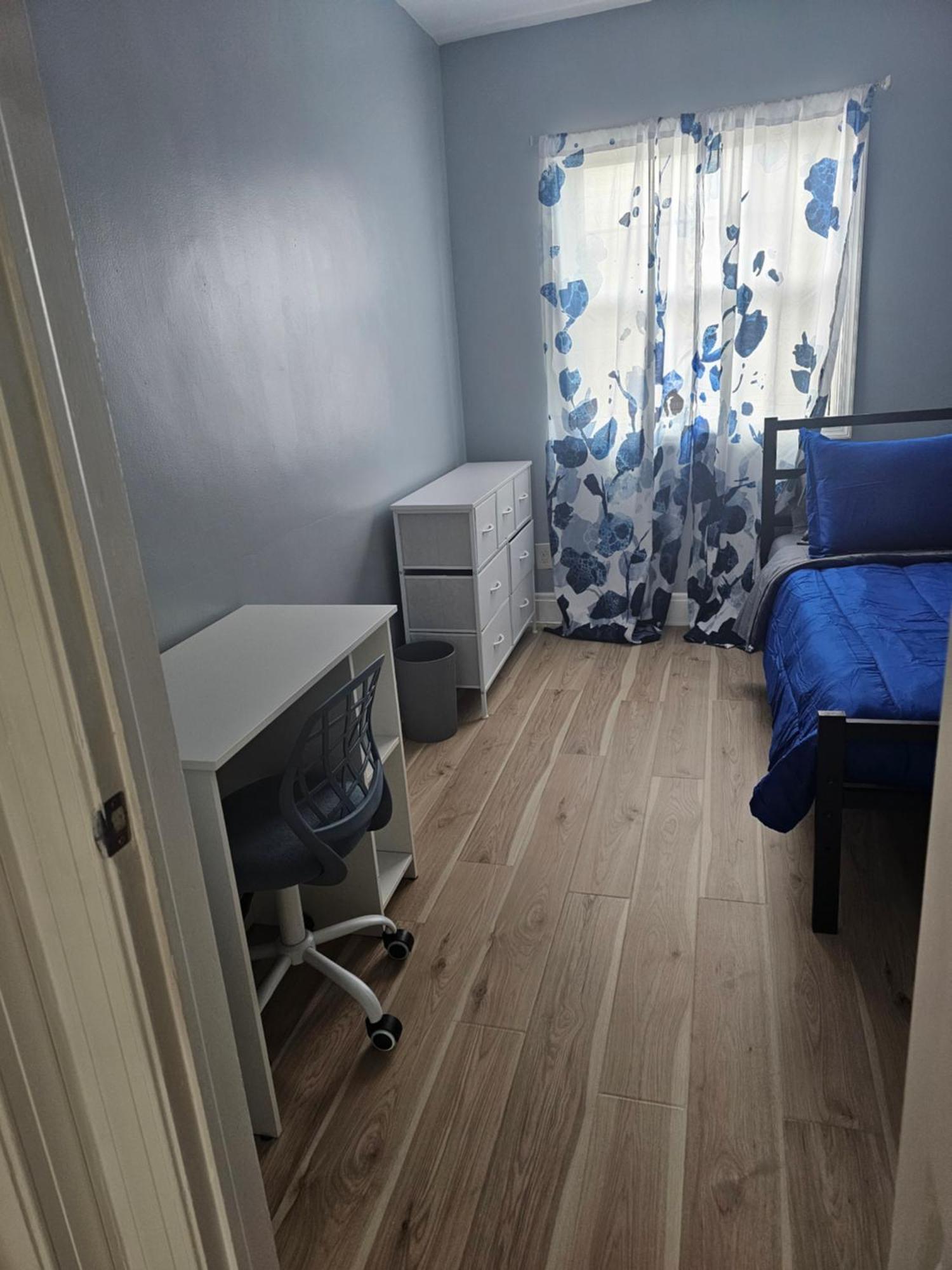 Small Cozy Room, Shared Bathroom Baltimore Exterior photo