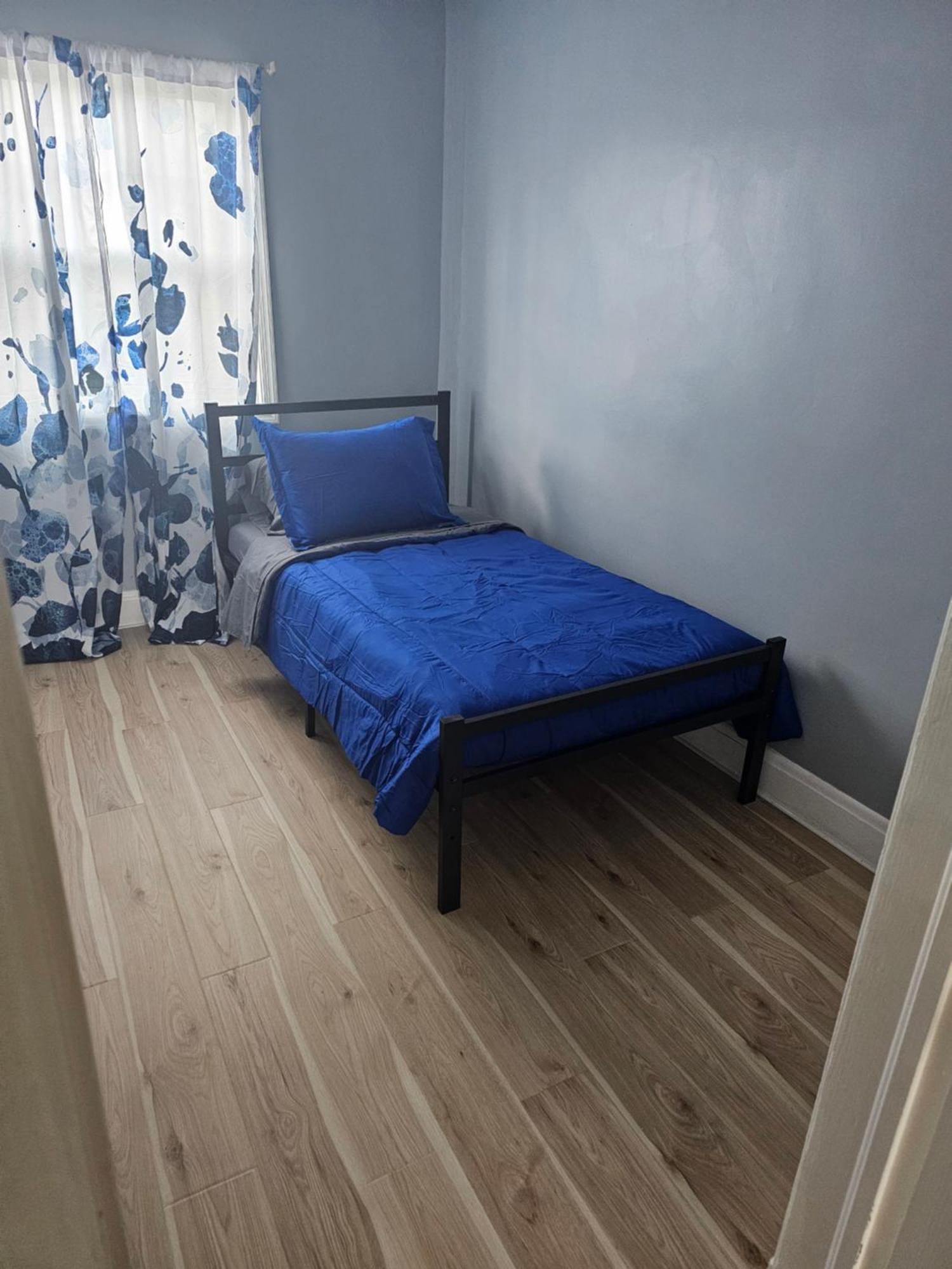 Small Cozy Room, Shared Bathroom Baltimore Exterior photo